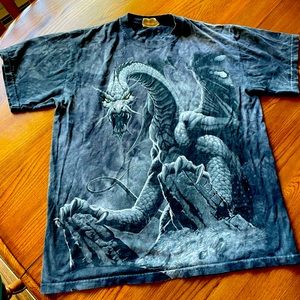 Dragon Tee - Black and White AWESOME!